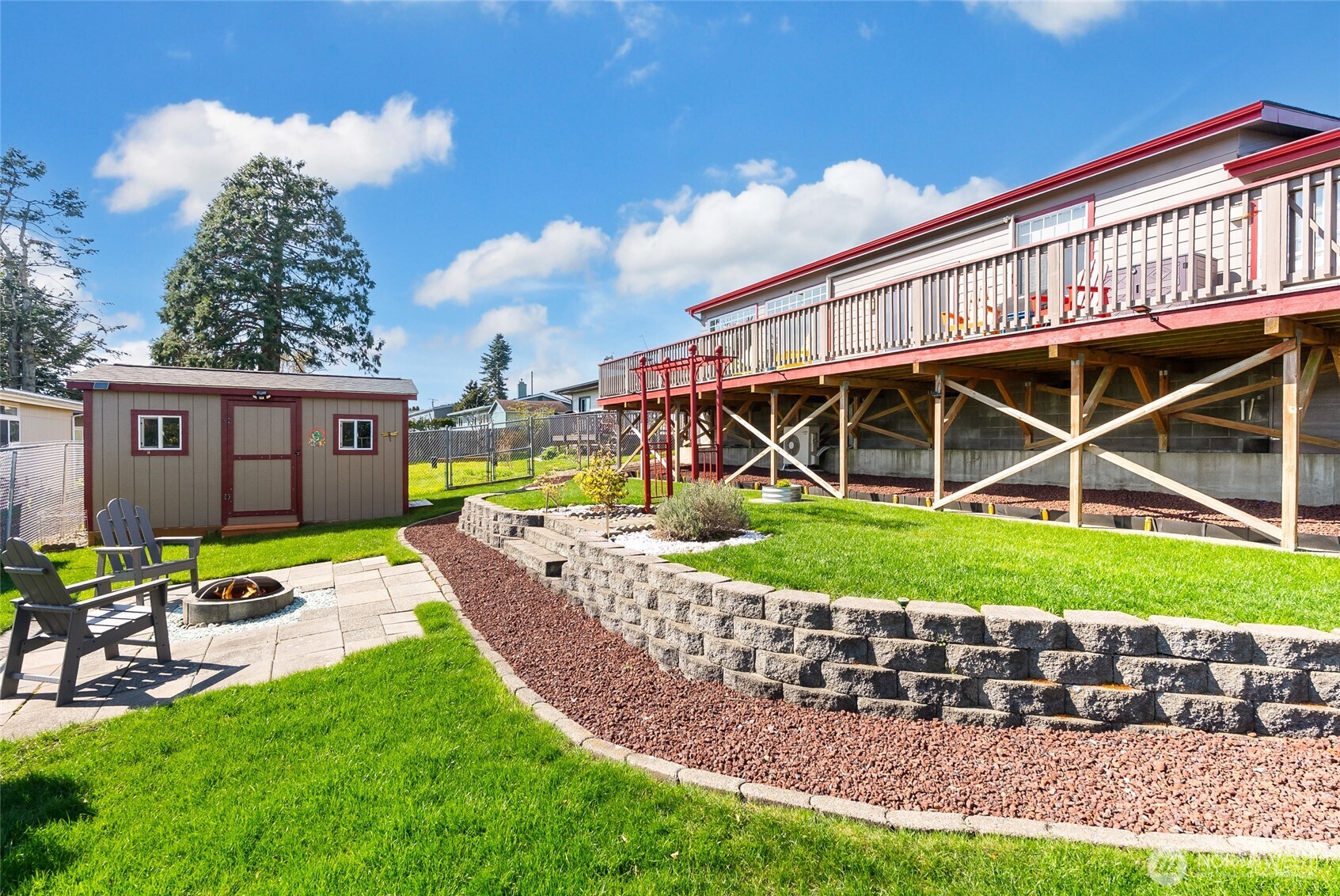 5511 Hillvue Road , Blaine, WA 98230-9532