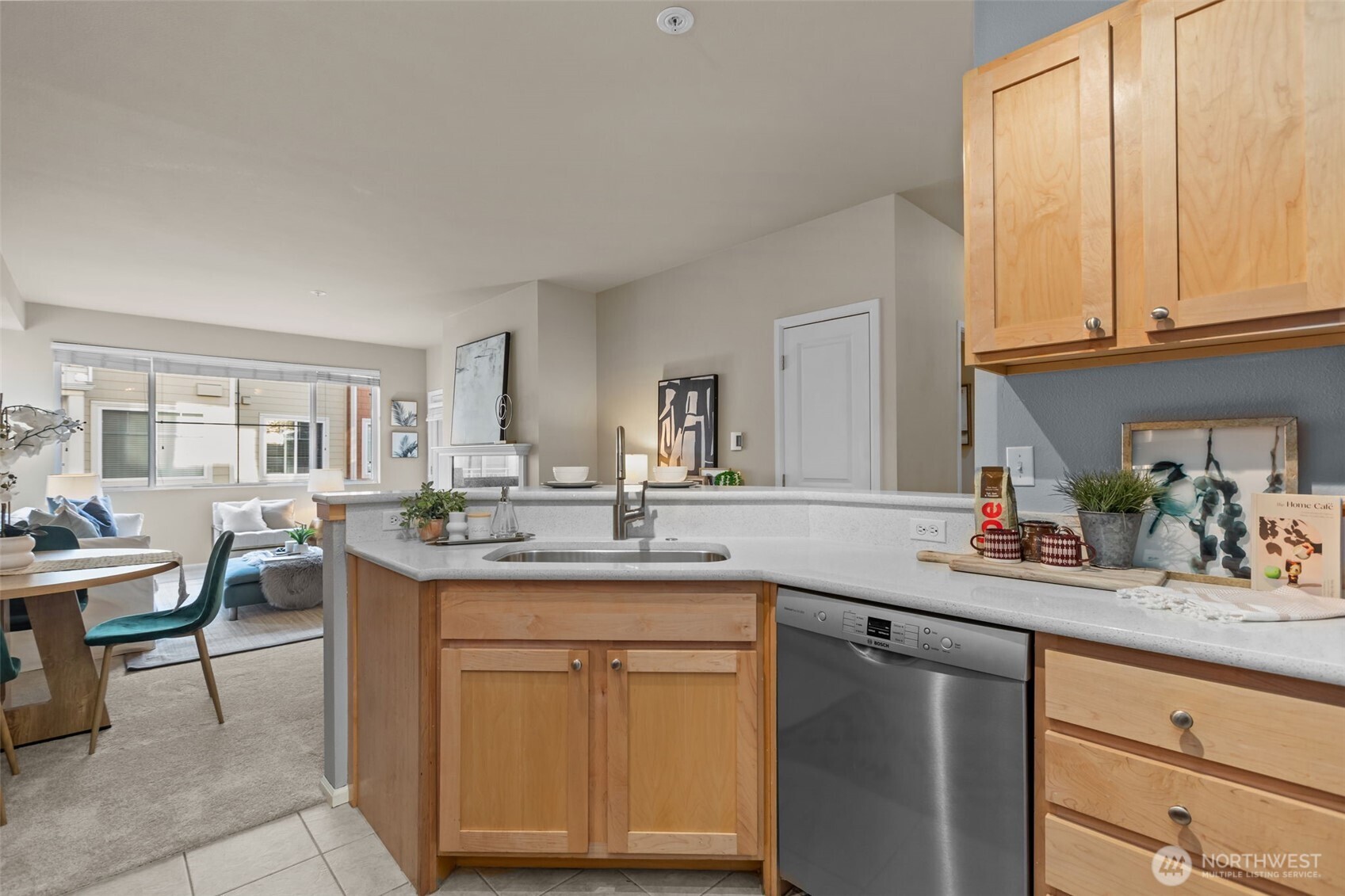 560 225th Lane NE #B202, Sammamish, WA 98074