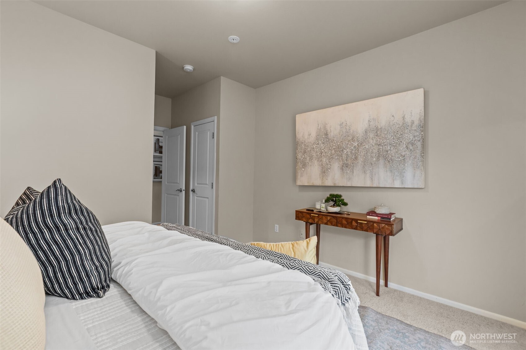 560 225th Lane NE #B202, Sammamish, WA 98074