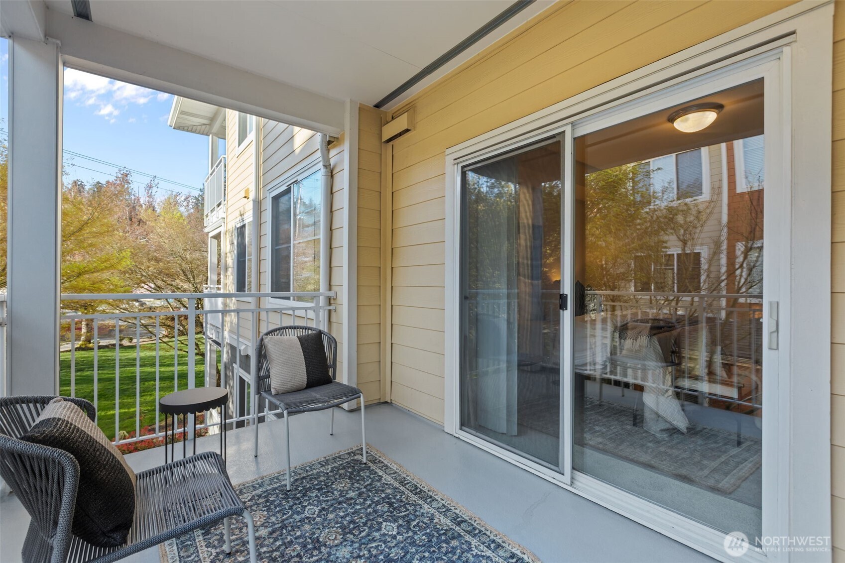 560 225th Lane NE #B202, Sammamish, WA 98074