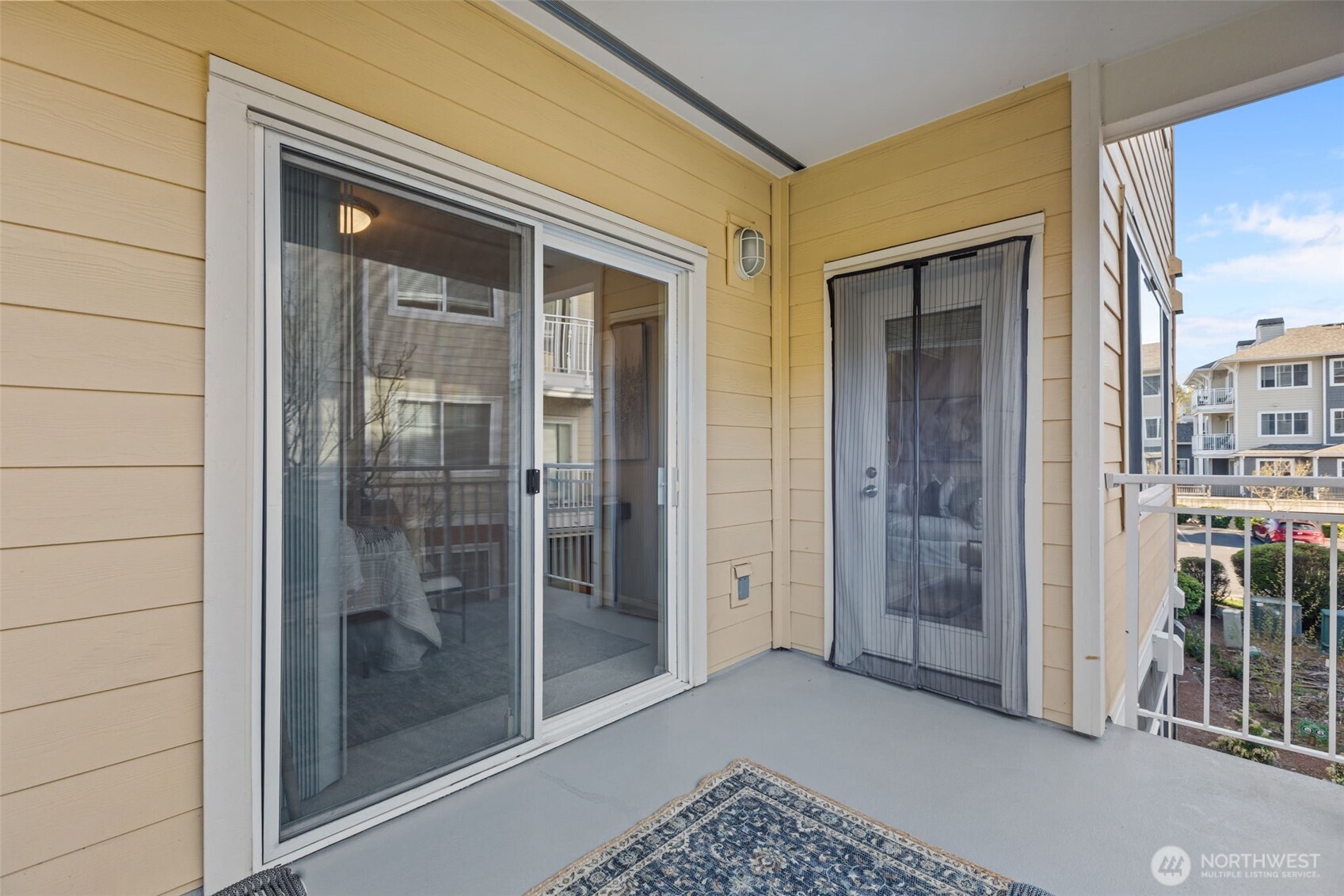 560 225th Lane NE #B202, Sammamish, WA 98074