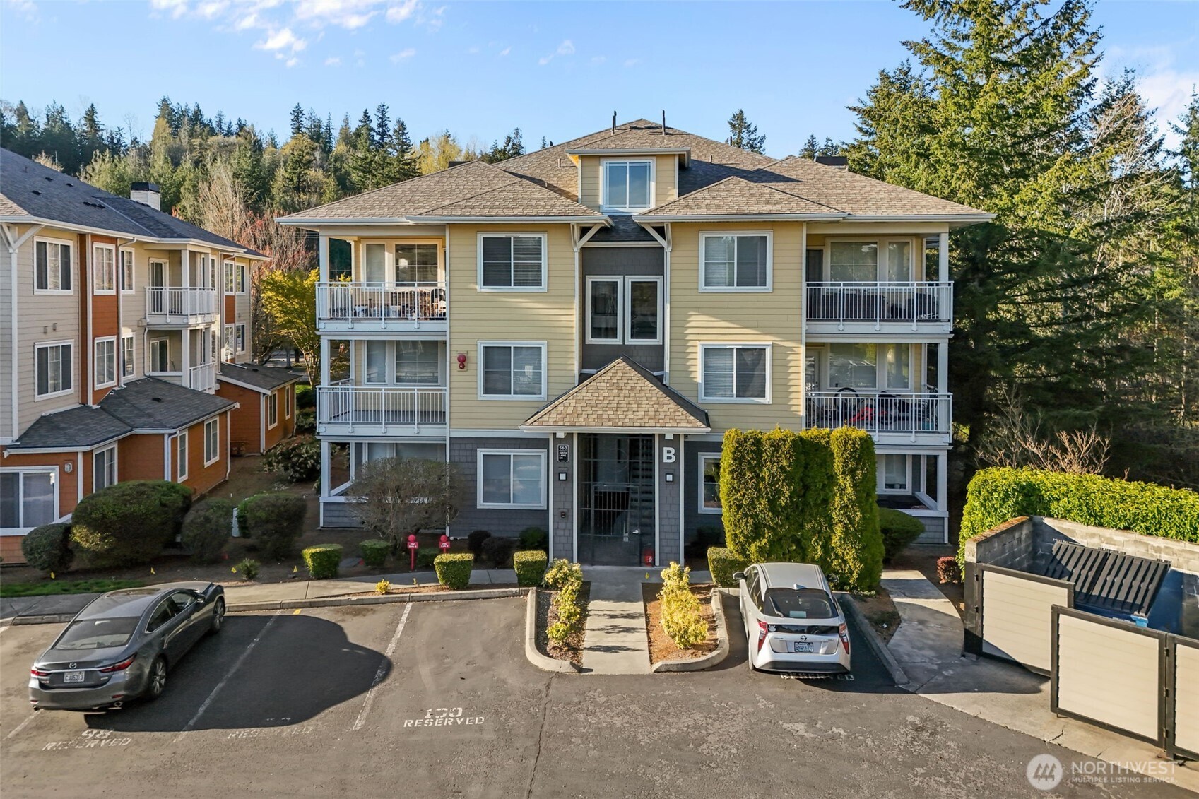 560 225th Lane NE #B202, Sammamish, WA 98074