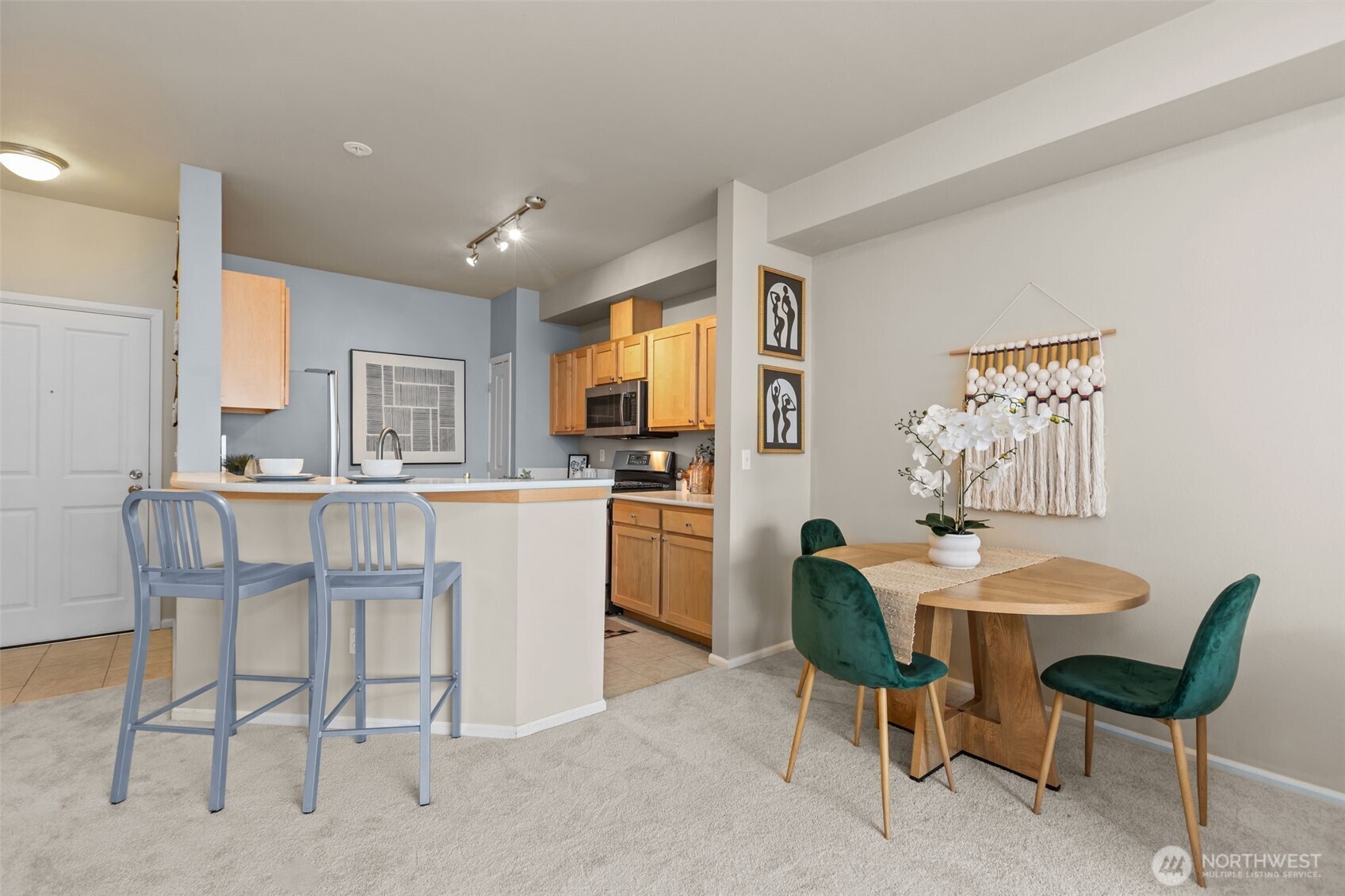 560 225th Lane NE #B202, Sammamish, WA 98074