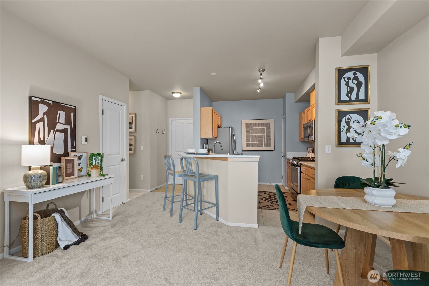 560 225th Lane NE #B202, Sammamish, WA 98074