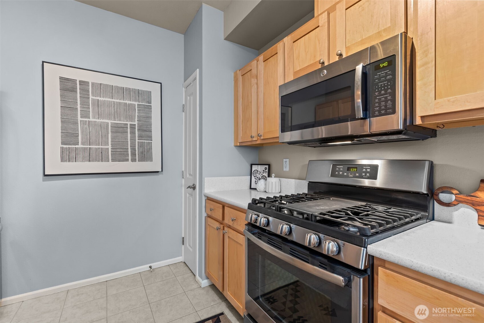 560 225th Lane NE #B202, Sammamish, WA 98074