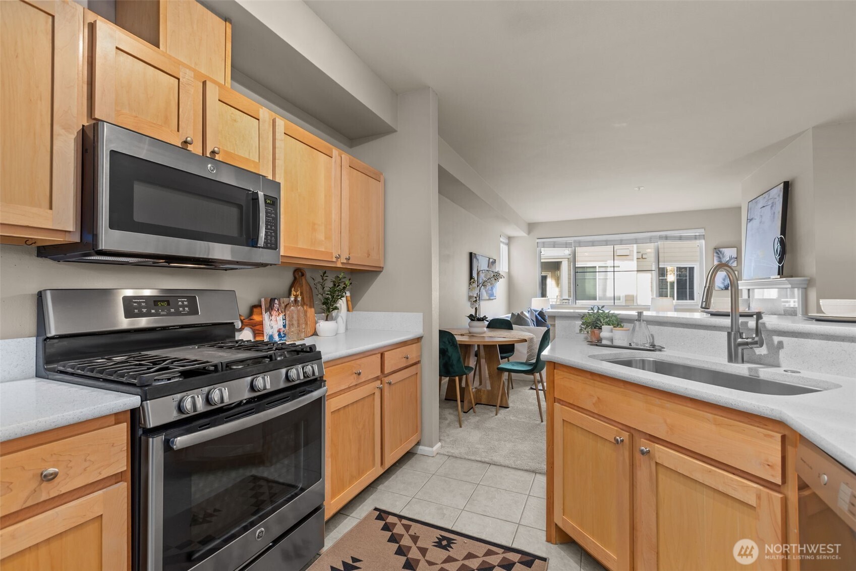 560 225th Lane NE #B202, Sammamish, WA 98074
