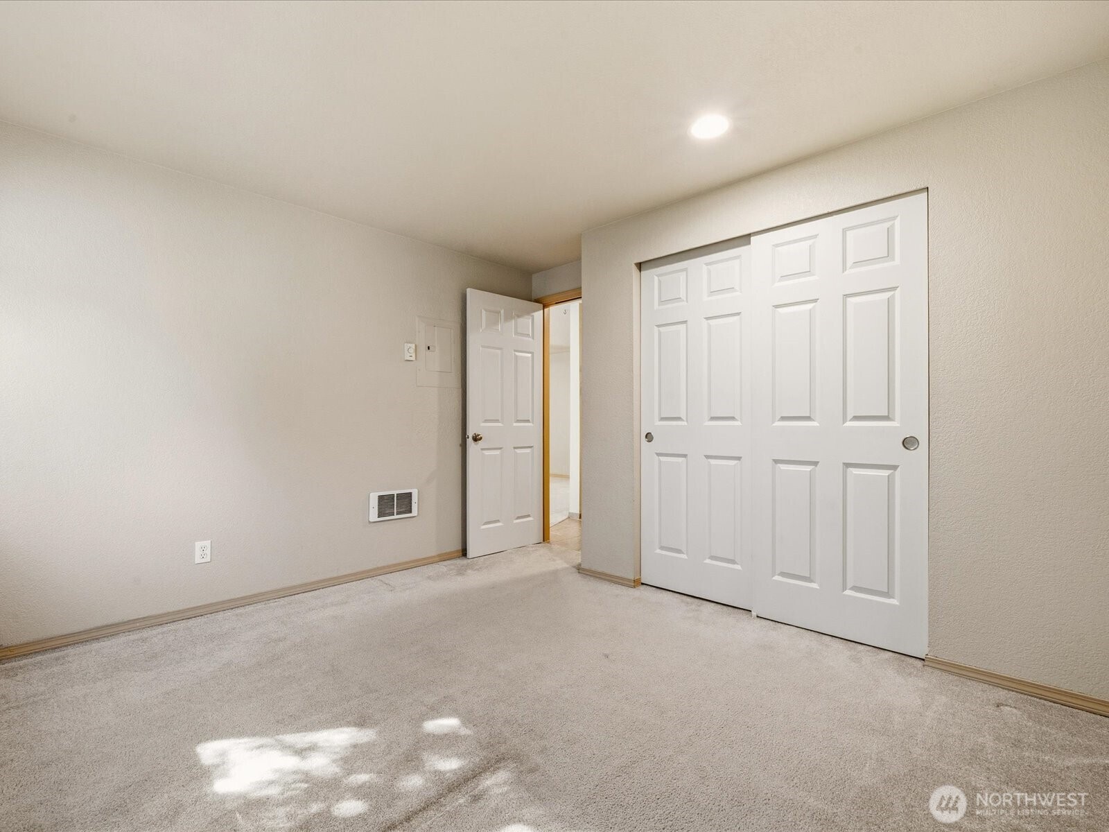 14344 N Stone Avenue #32, Seattle, WA 98133