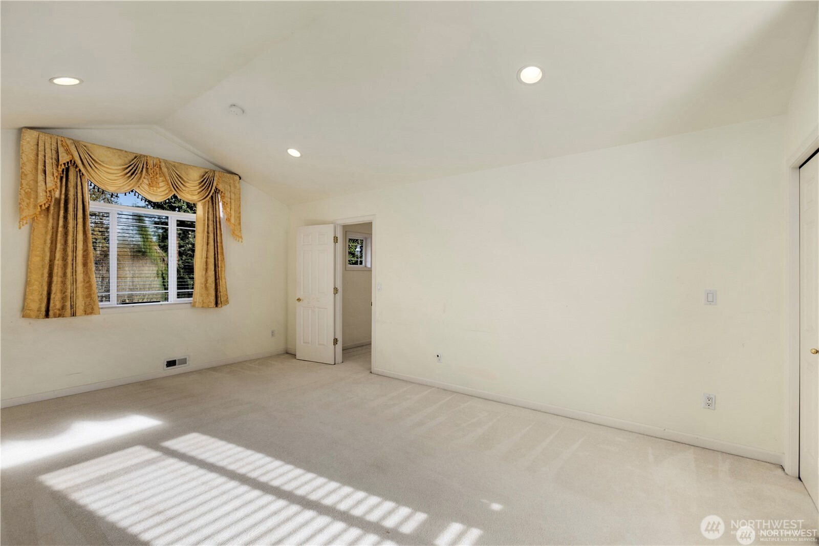 8502 152 Street SE, Snohomish, WA 98296-1234