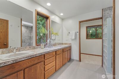25028 SE Mirrormont Blvd , Issaquah, WA 98027 - Photo 16