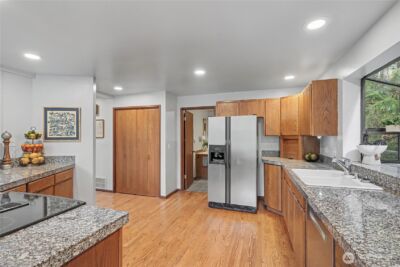 25028 SE Mirrormont Blvd , Issaquah, WA 98027 - Photo 6