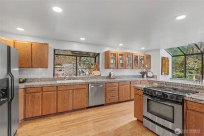 25028 SE Mirrormont Blvd , Issaquah, WA 98027 - Photo 7