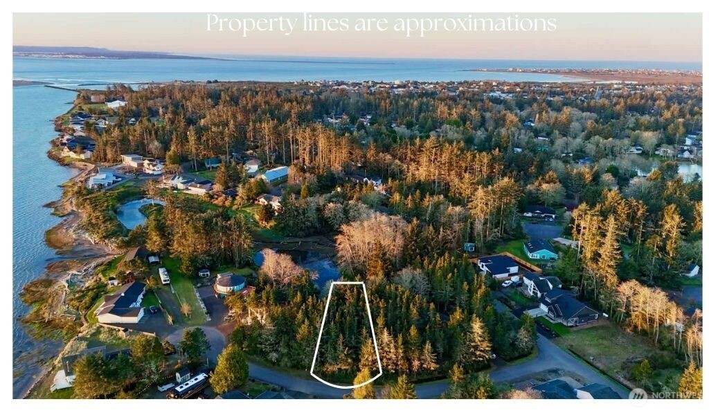 733 PENINSULA Court , Ocean Shores, WA 98569