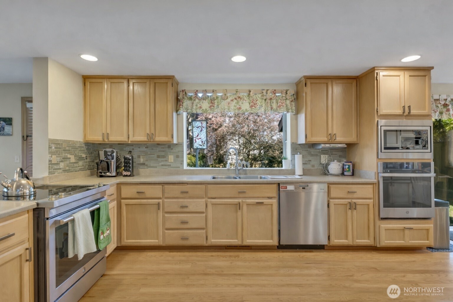 12446 NE 162nd Street , Woodinville, WA 98072