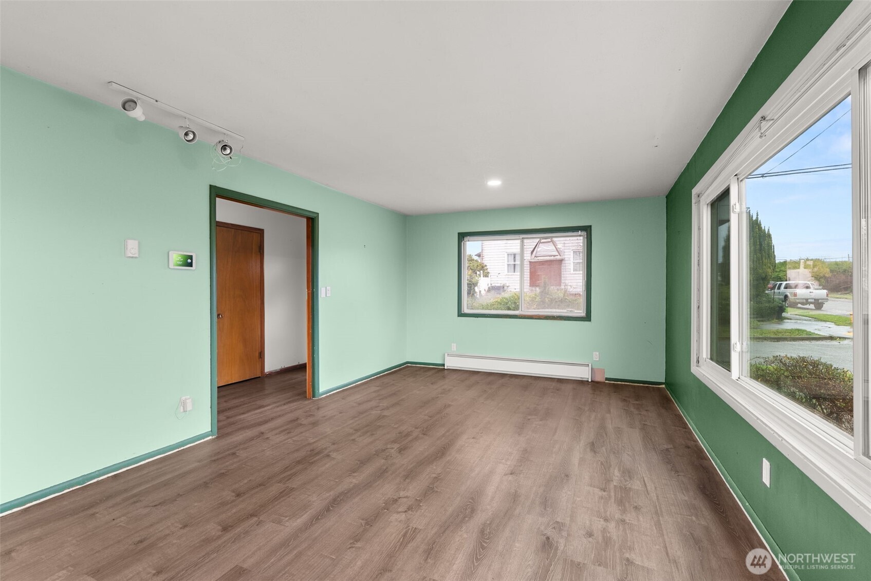 404 Eleventh Street , Raymond, WA 98577