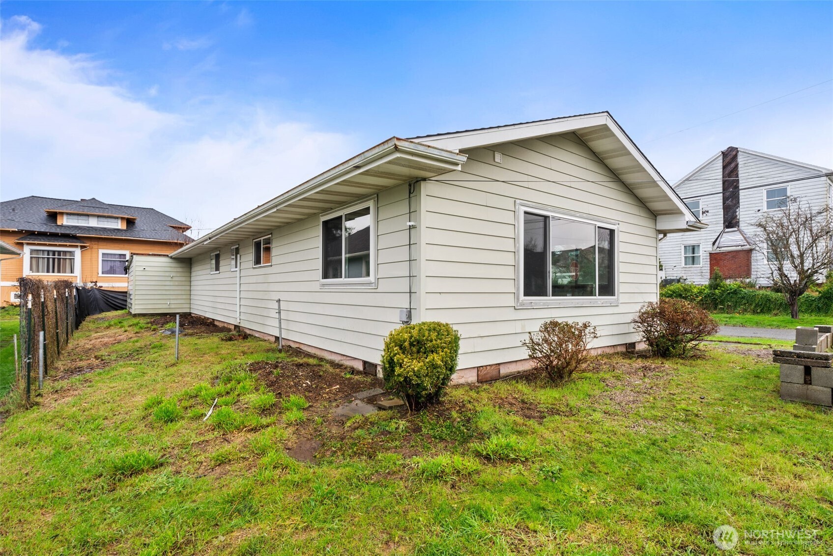 404 Eleventh Street , Raymond, WA 98577