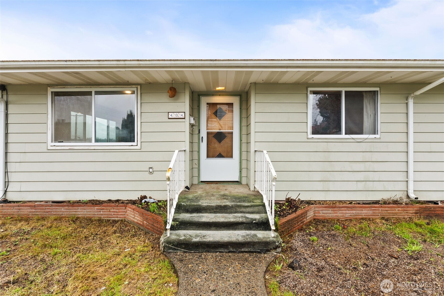 404 Eleventh Street , Raymond, WA 98577