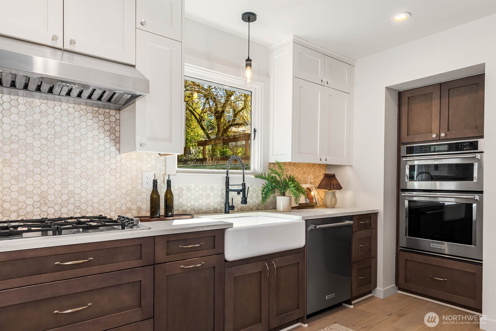 715 NE 60th Street , Seattle, WA 98115