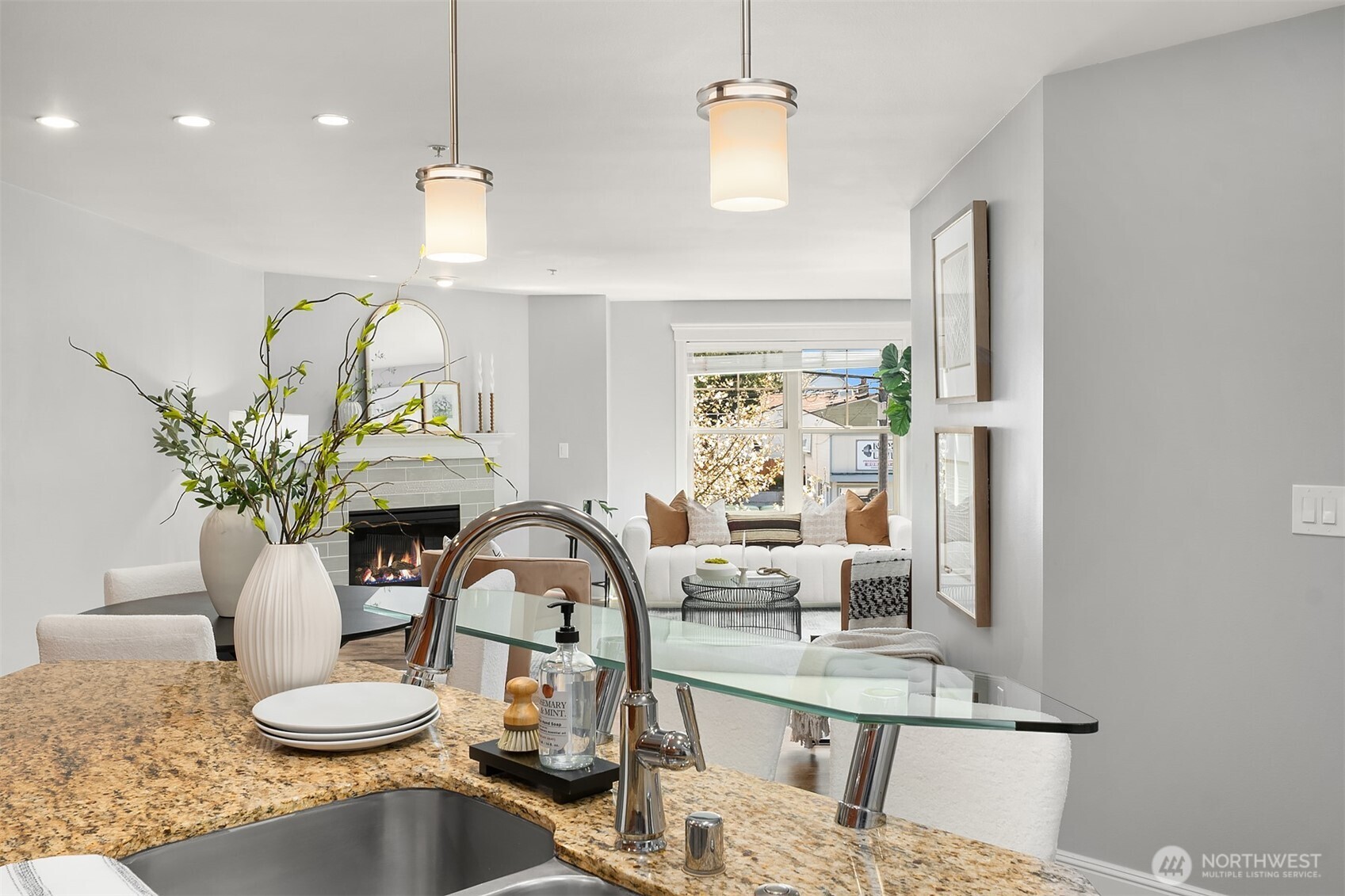 3150 W Government Way #209, Seattle, WA 98199