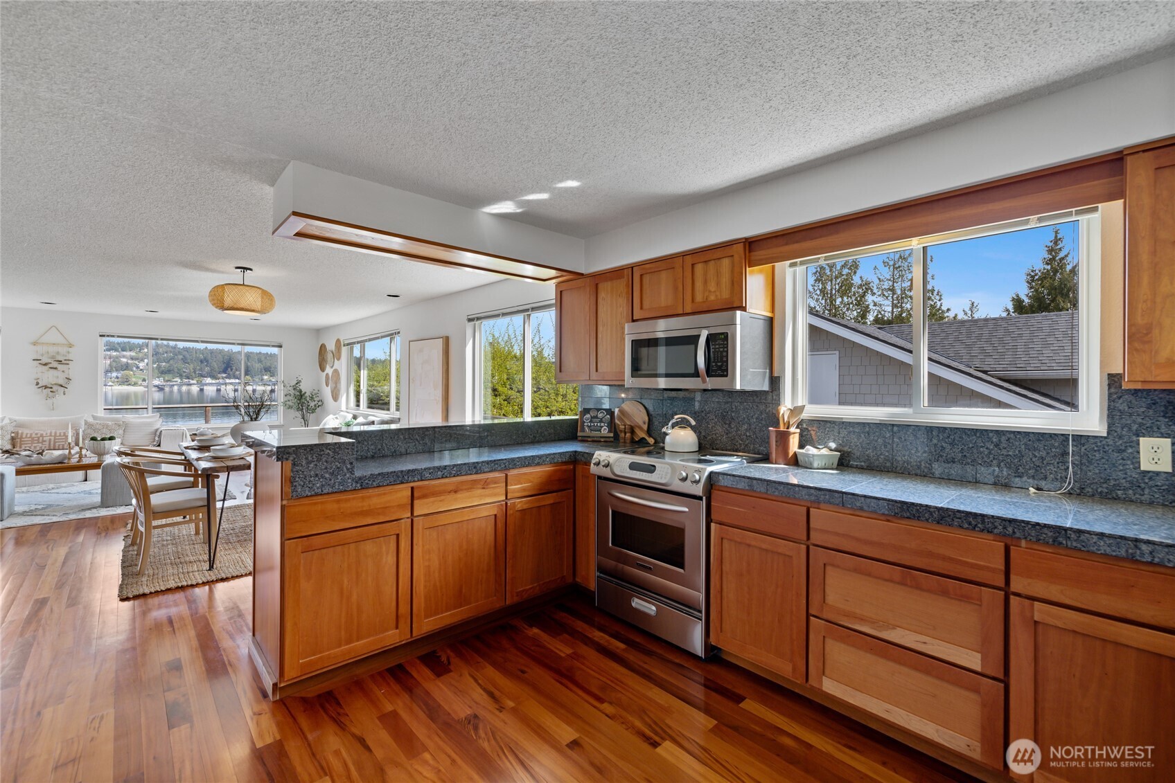 209 Bella Bella Drive , Fox Island, WA 98333