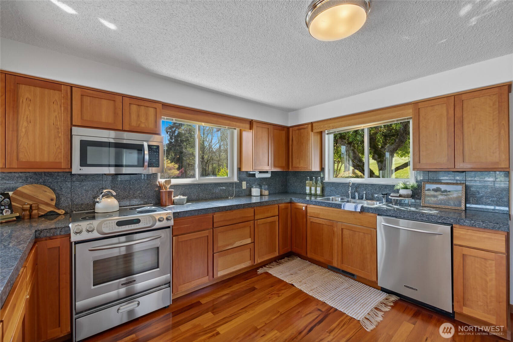 209 Bella Bella Drive , Fox Island, WA 98333
