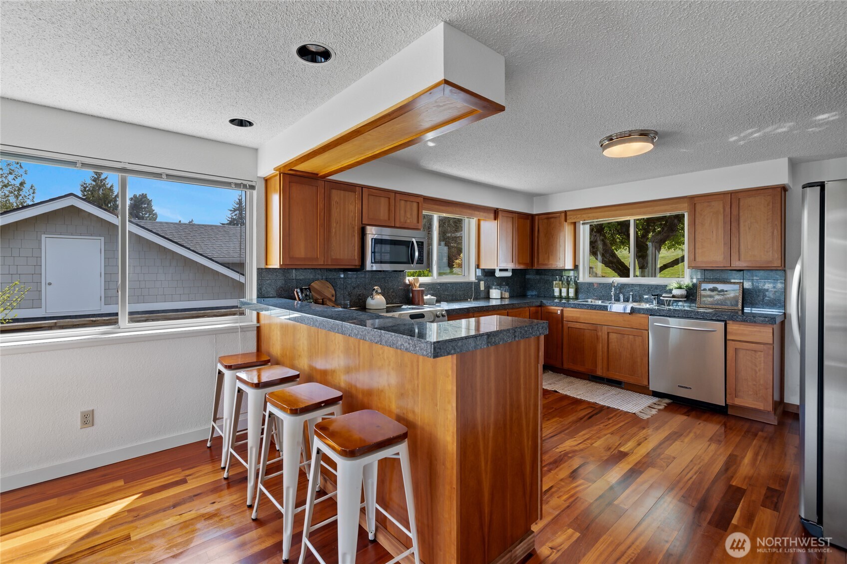 209 Bella Bella Drive , Fox Island, WA 98333