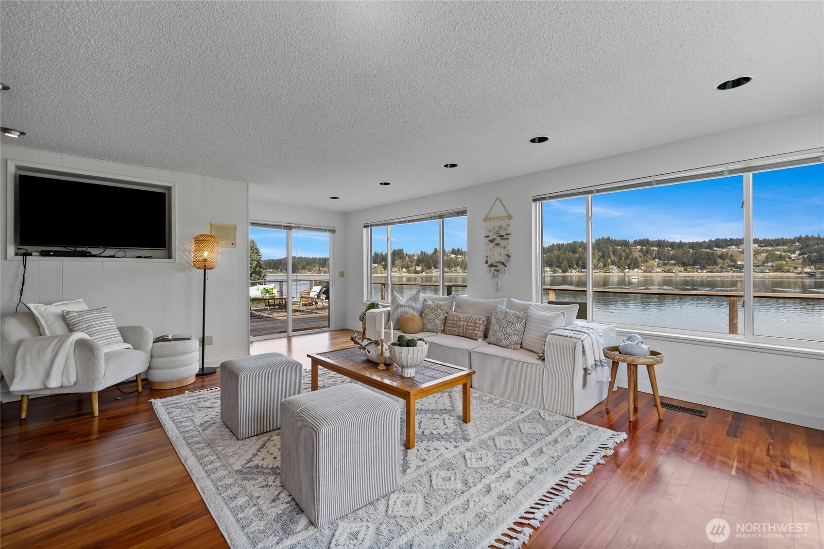 209 Bella Bella Drive , Fox Island, WA 98333