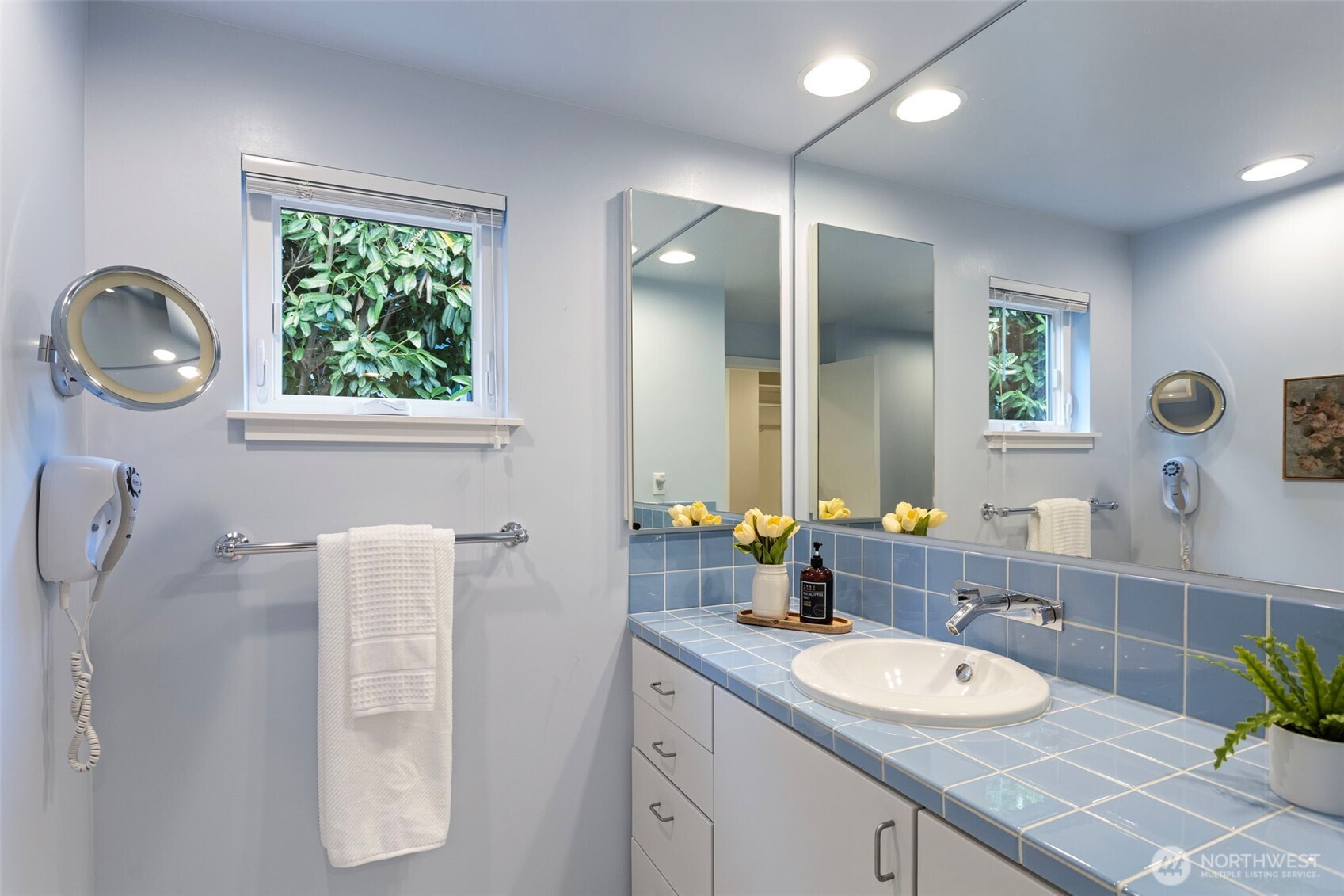 3813 NE 70th Street , Seattle, WA 98115