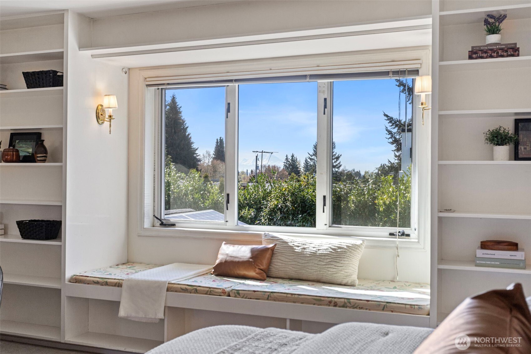 3813 NE 70th Street , Seattle, WA 98115