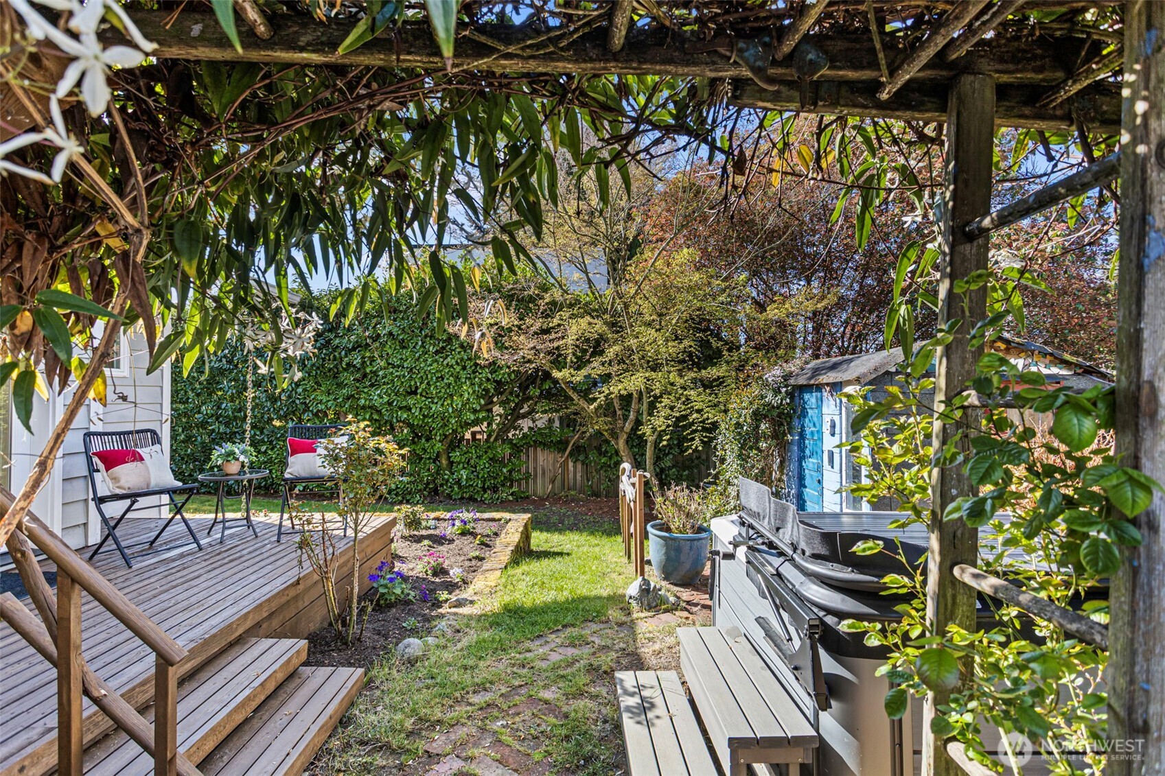 3813 NE 70th Street , Seattle, WA 98115