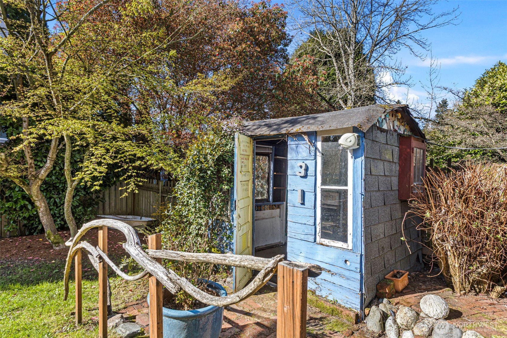 3813 NE 70th Street , Seattle, WA 98115