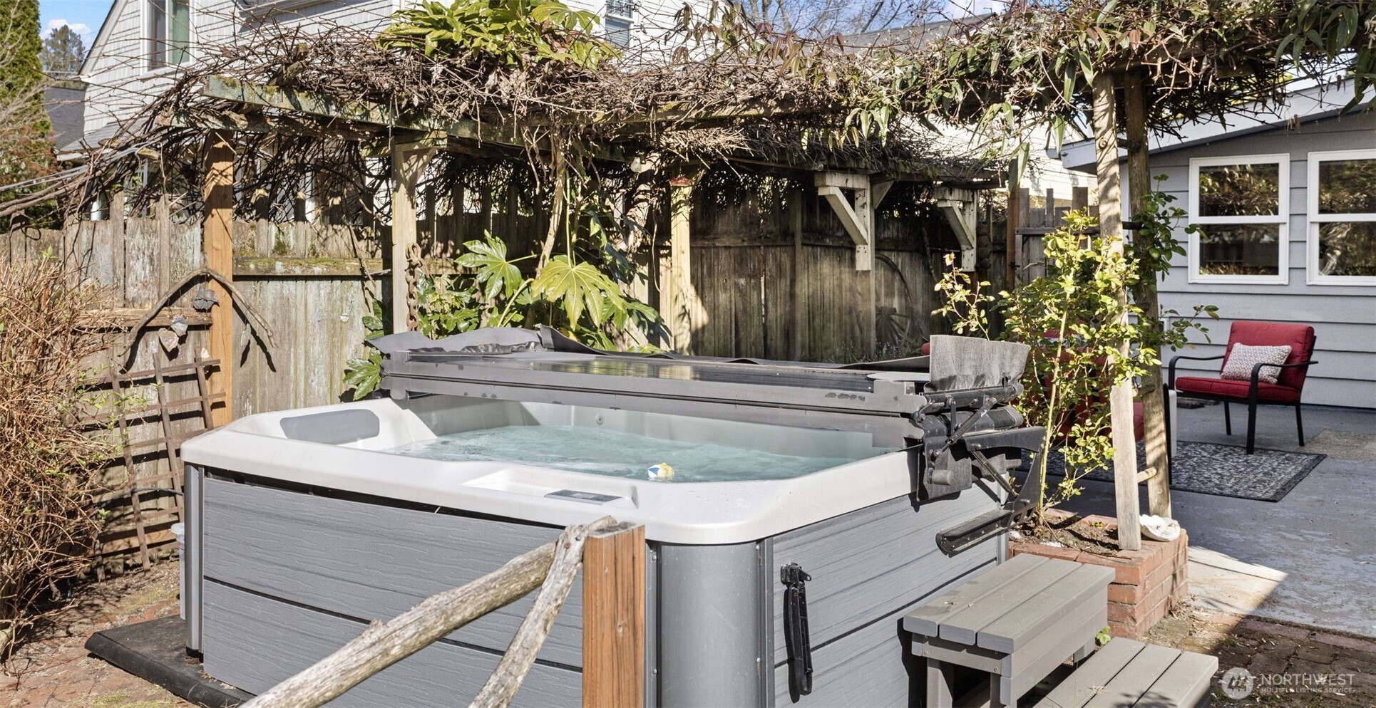 3813 NE 70th Street , Seattle, WA 98115