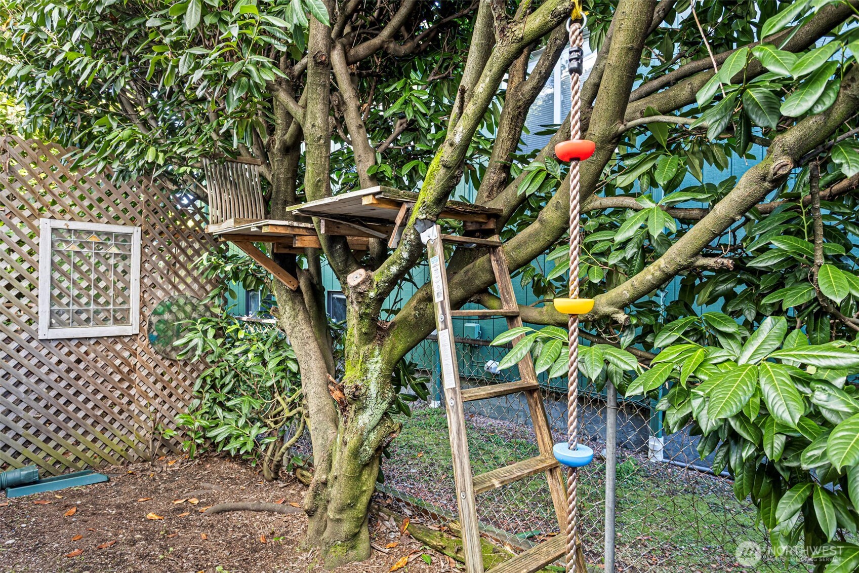 3813 NE 70th Street , Seattle, WA 98115