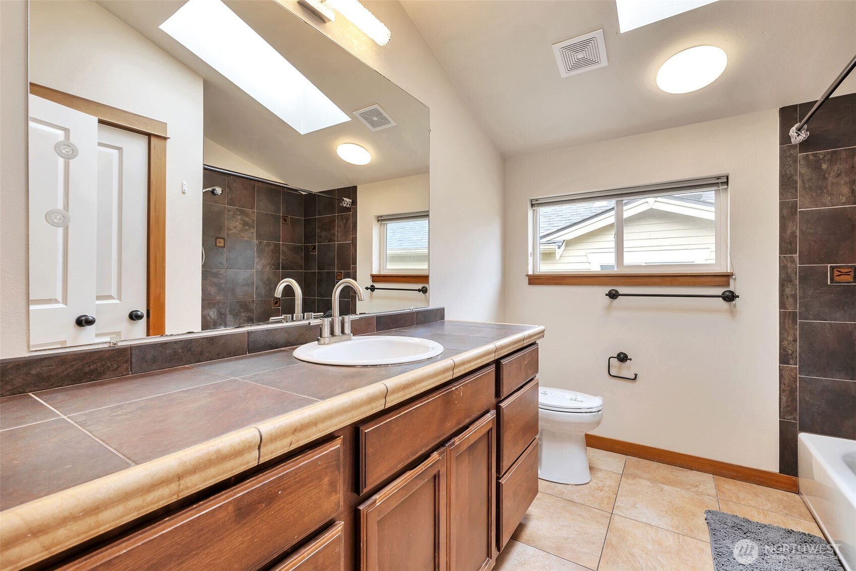 2221 E Spruce Street , Seattle, WA 98122