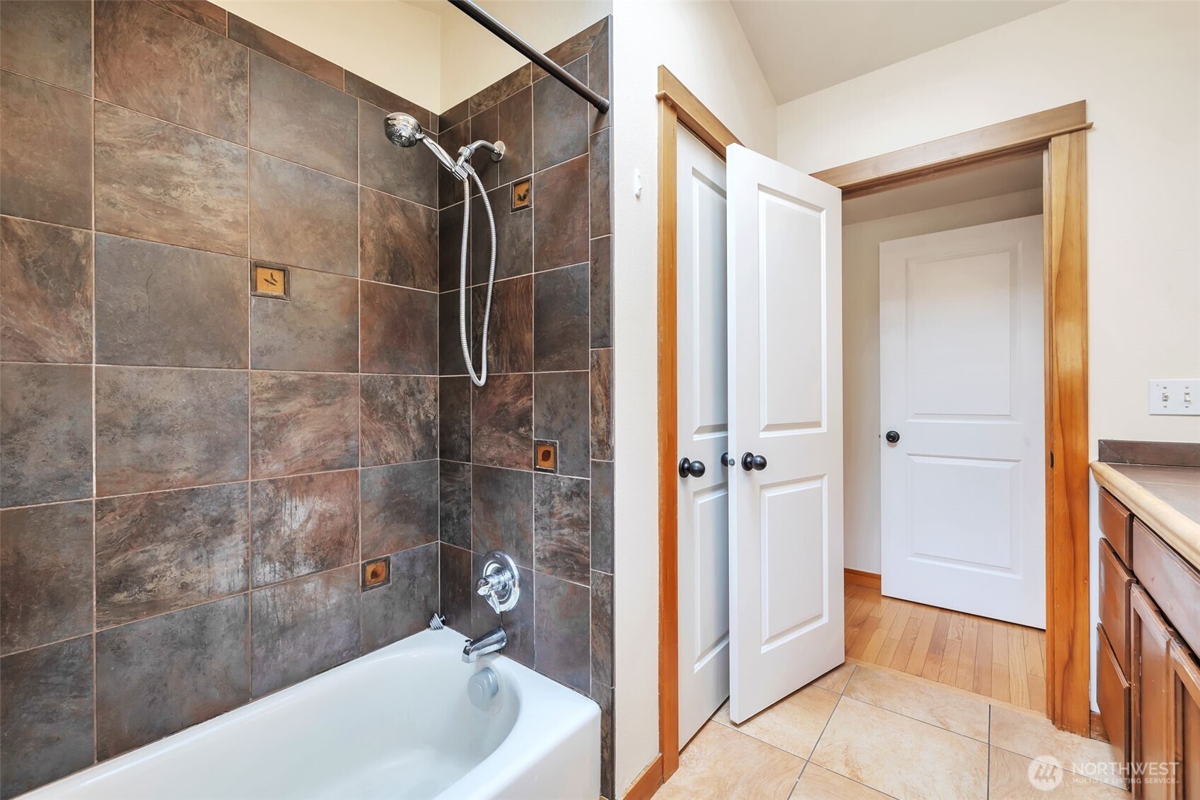 2221 E Spruce Street , Seattle, WA 98122