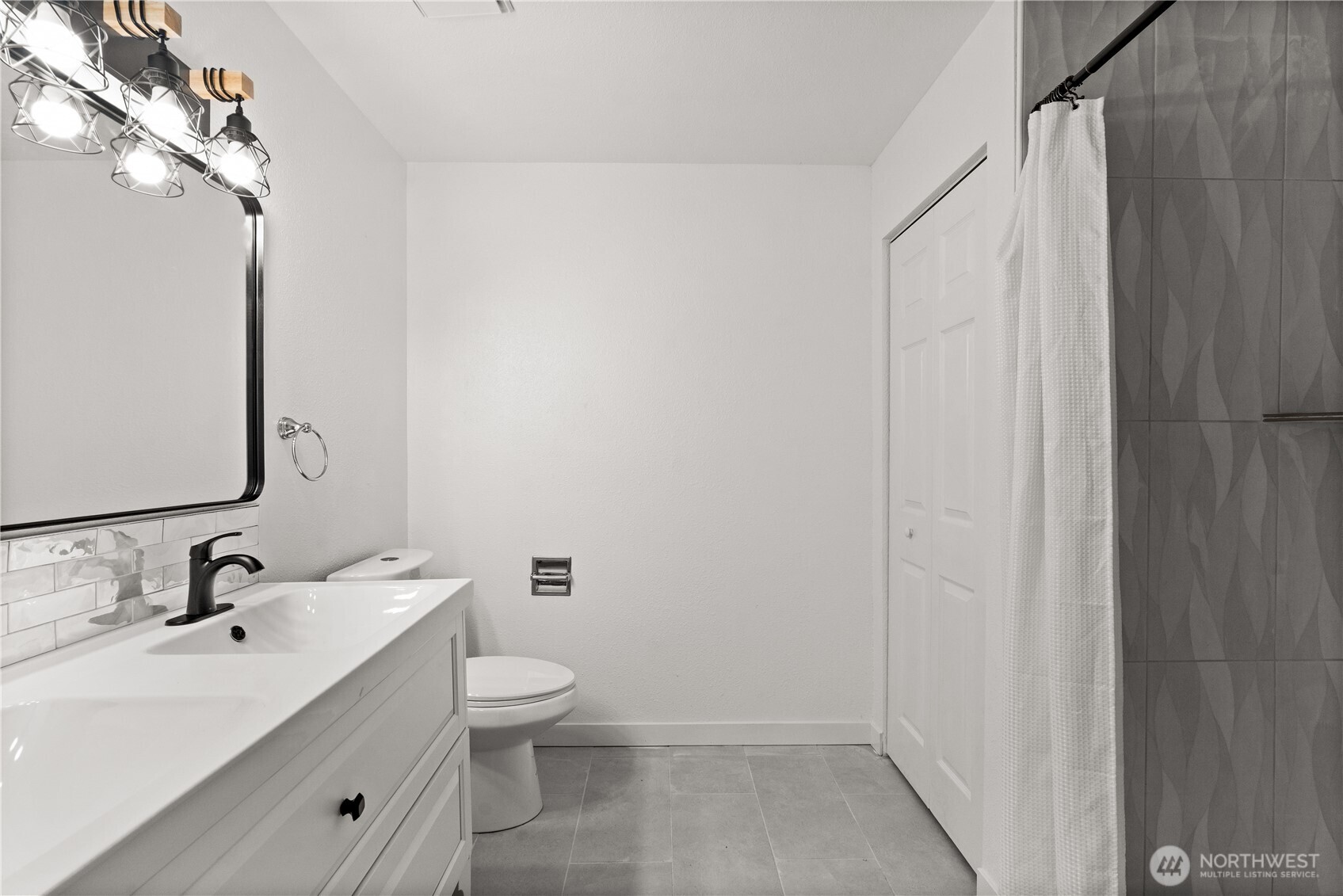 12615 68th Avenue Ct E, Puyallup, WA 98373-8821