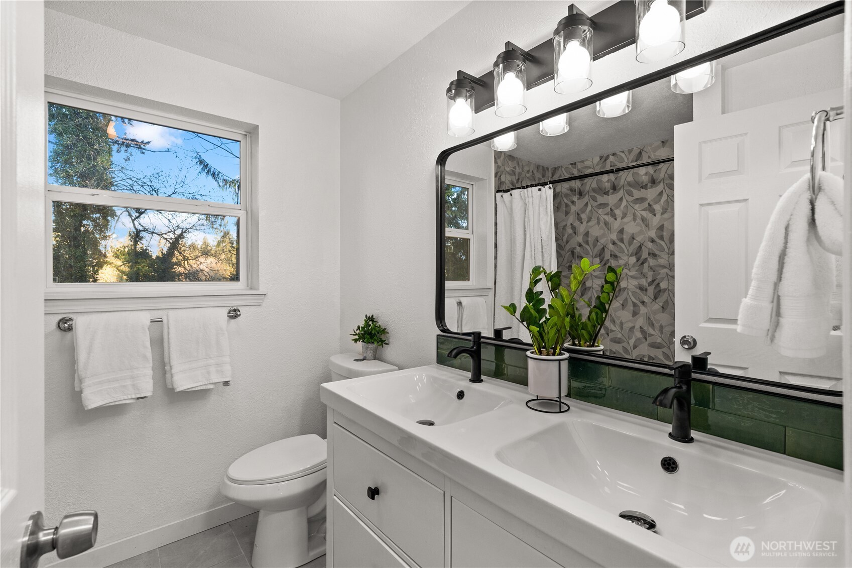 12615 68th Avenue Ct E, Puyallup, WA 98373-8821