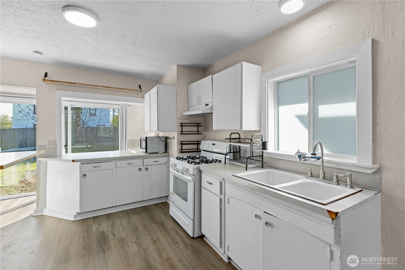 916 Pleasant Avenue , Bremerton, WA 98337