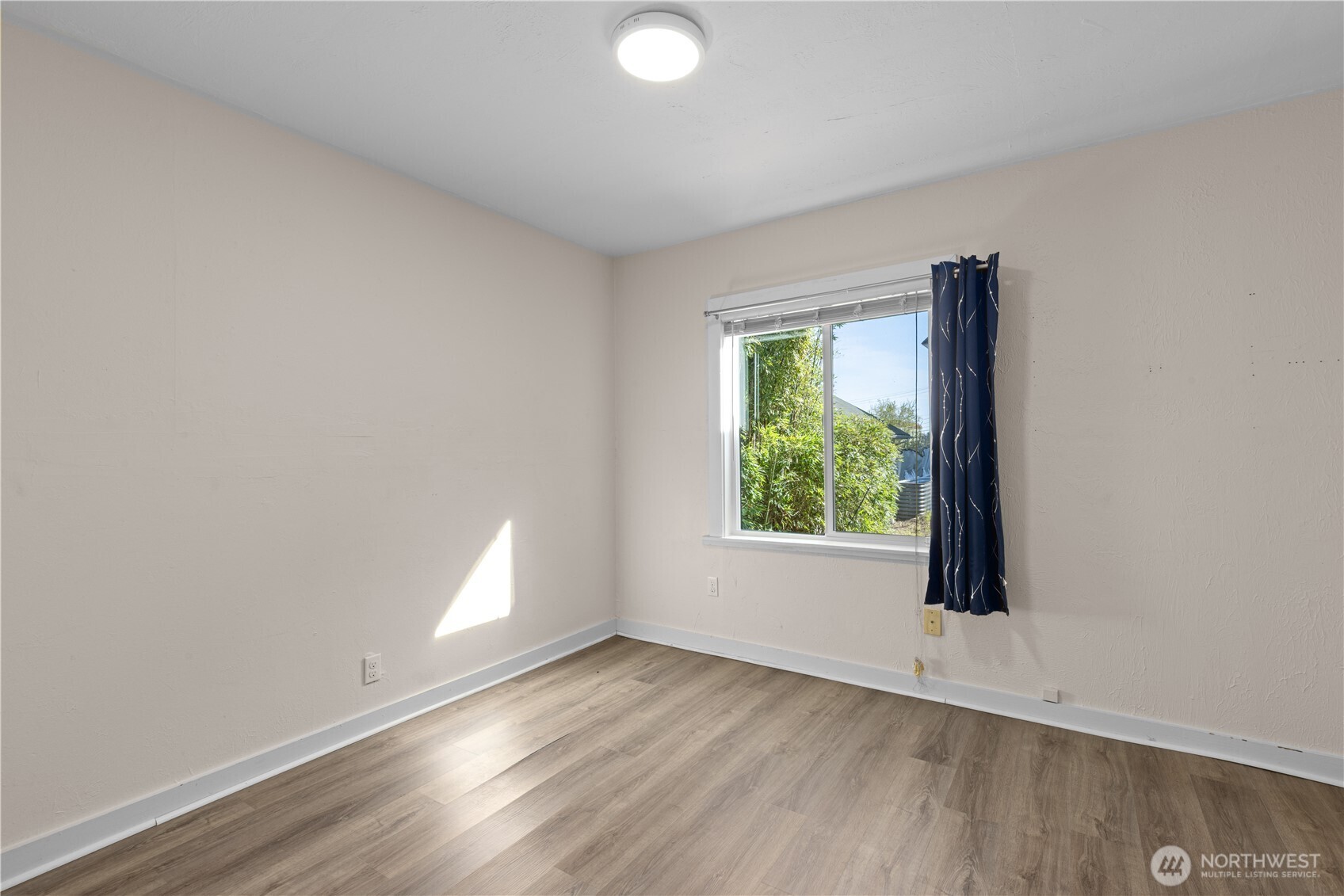 916 Pleasant Avenue , Bremerton, WA 98337