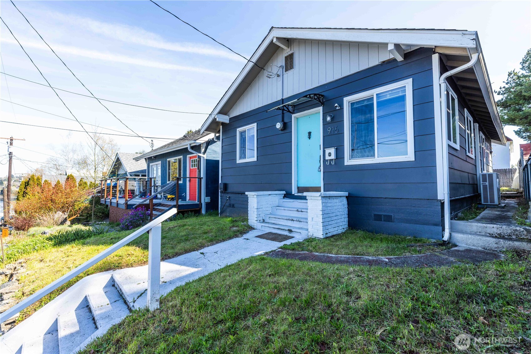 916 Pleasant Avenue , Bremerton, WA 98337