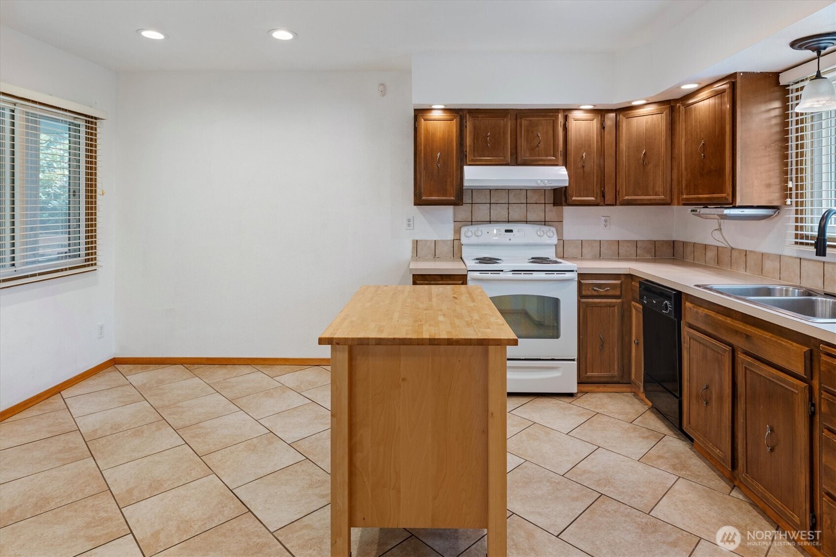 13648 28th Place S, SeaTac, WA 98168