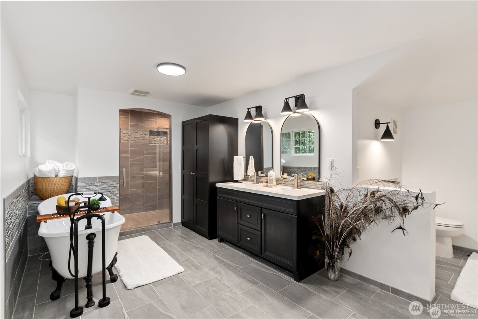 2518 Cincinnati Street , Steilacoom, WA 98388