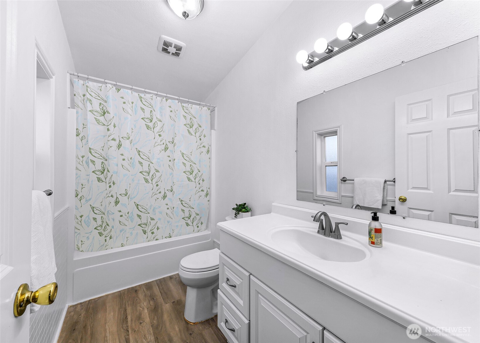 1649 Oak Ridge Drive , Camano Island, WA 98282