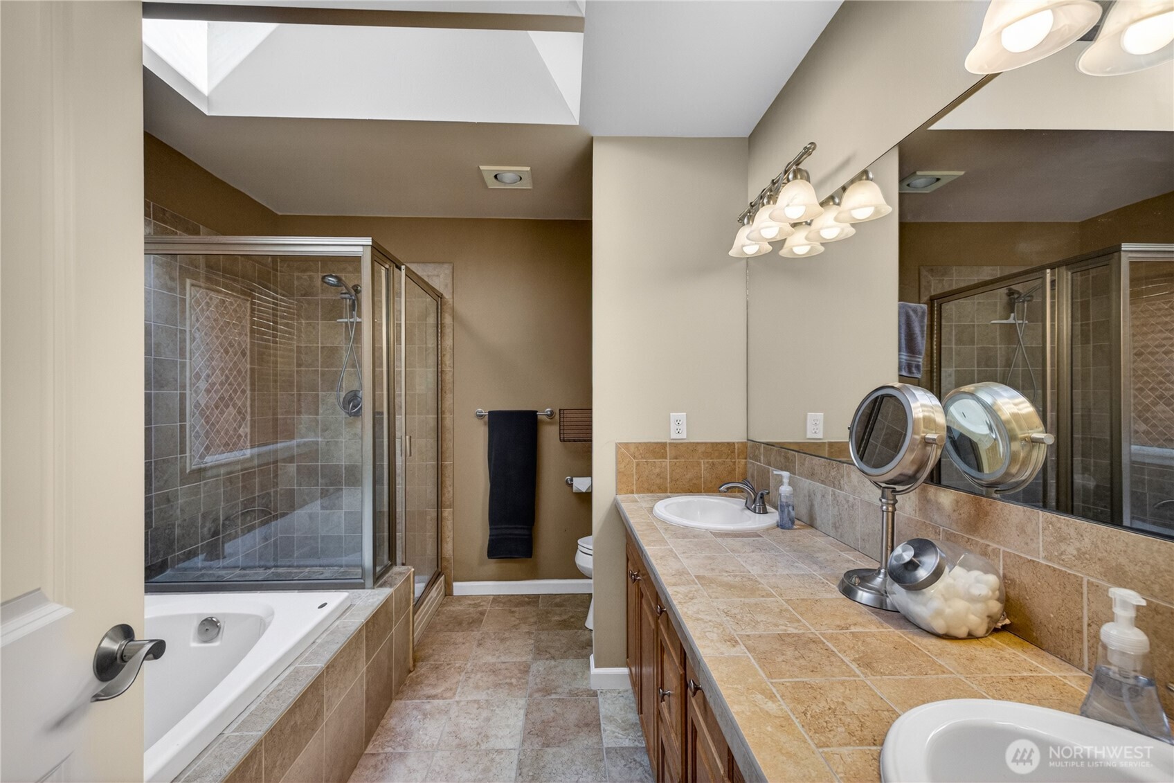333 Lakeside Drive , Sedro Woolley, WA 98284-9541