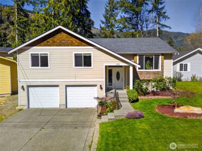 333 Lakeside Drive , Sedro Woolley, WA 98284-9541 - Photo 2