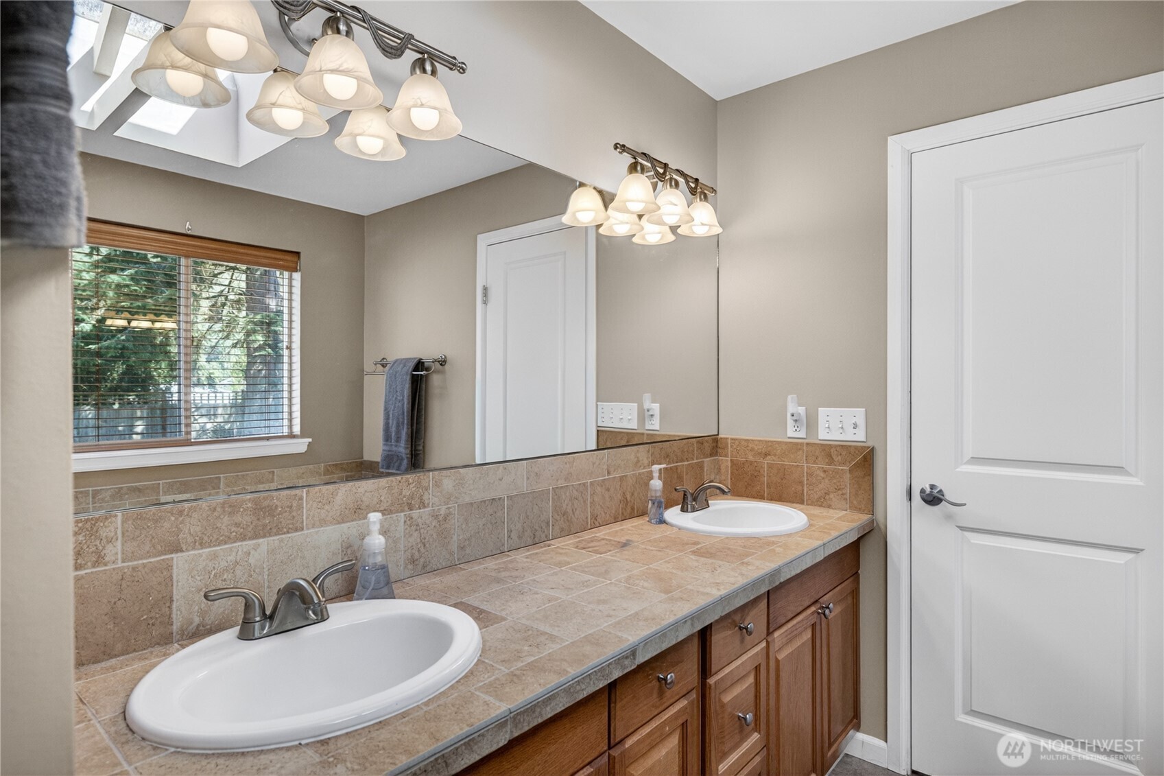 333 Lakeside Drive , Sedro Woolley, WA 98284-9541