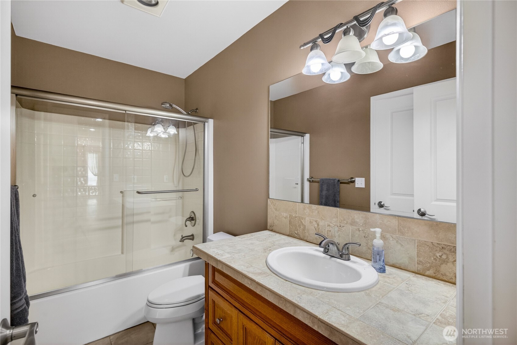 333 Lakeside Drive , Sedro Woolley, WA 98284-9541