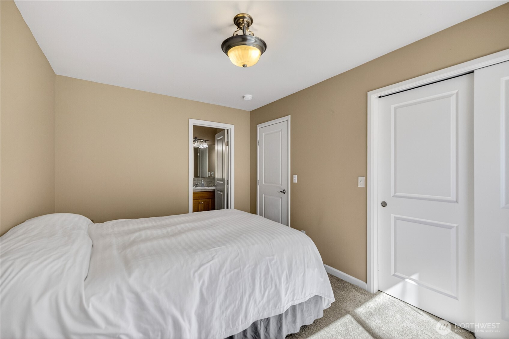 333 Lakeside Drive , Sedro Woolley, WA 98284-9541