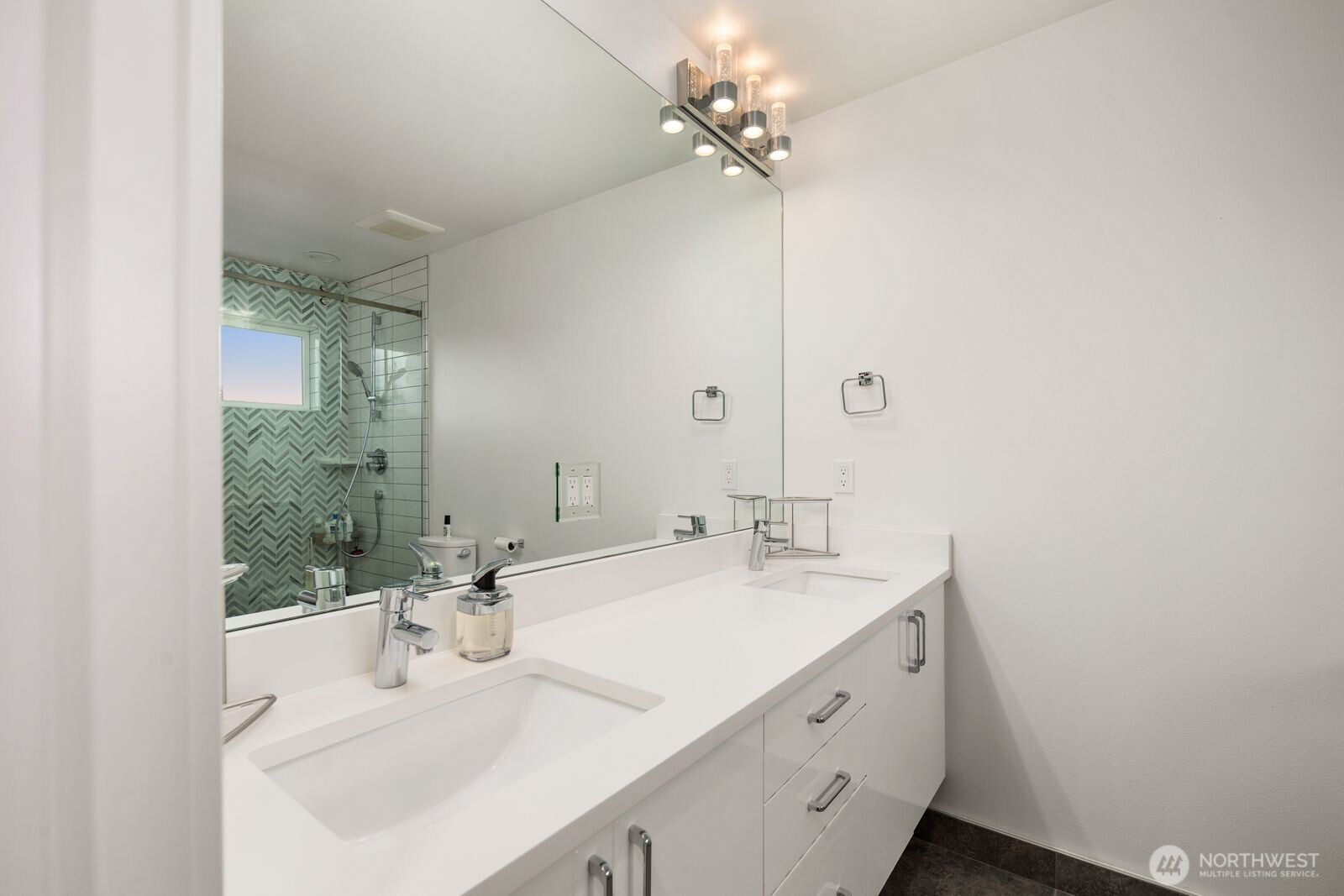4726 S Juneau Street , Seattle, WA 98118
