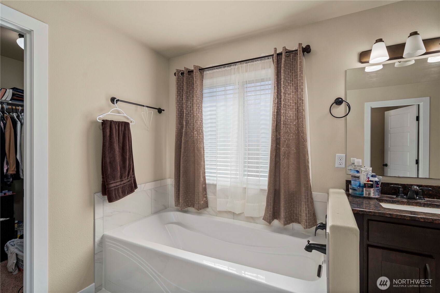 11410 Waller Road E, Tacoma, WA 98446