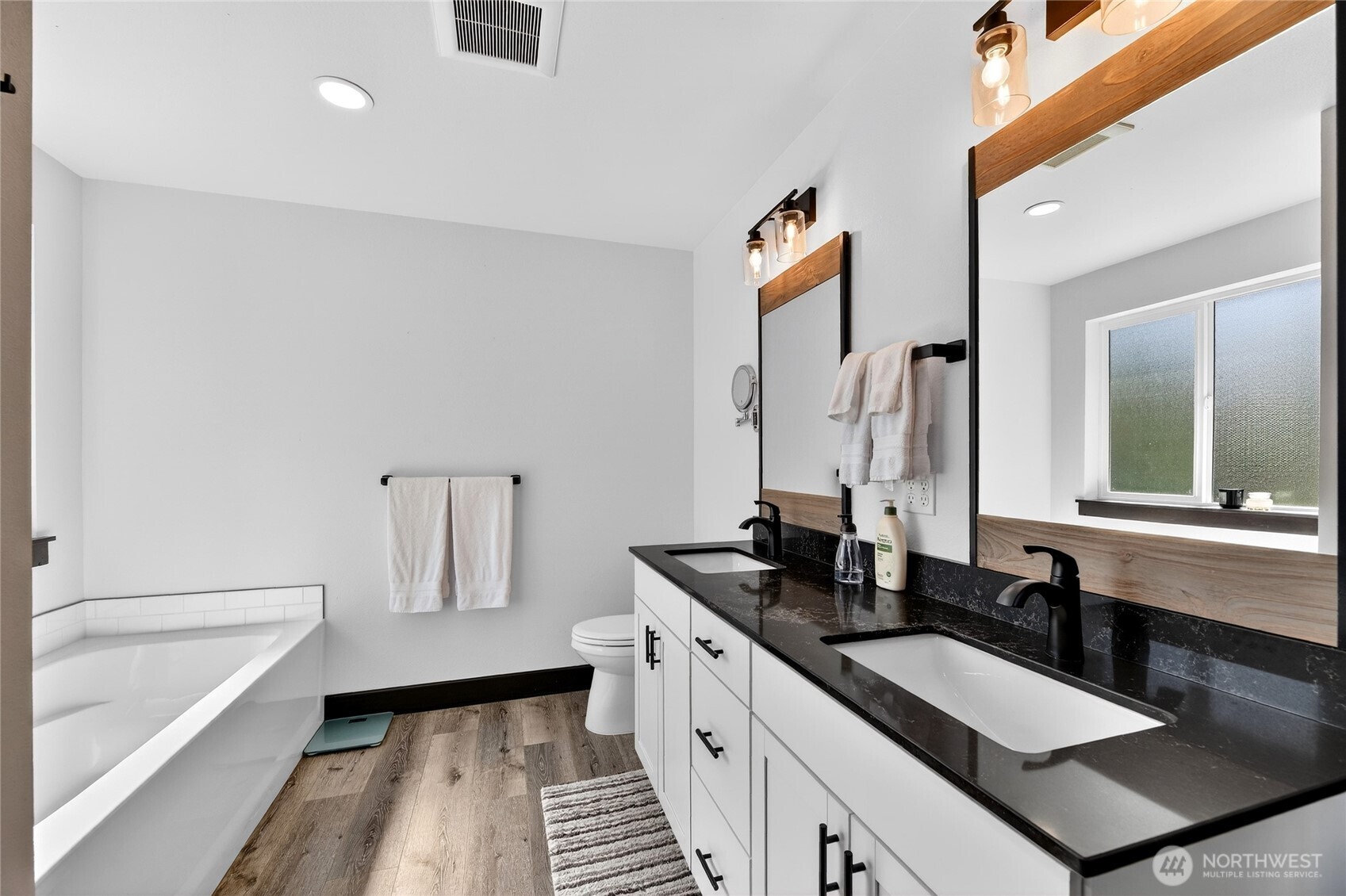 60 Snoqualmie Village Dr , Snoqualmie Pass, WA 98068